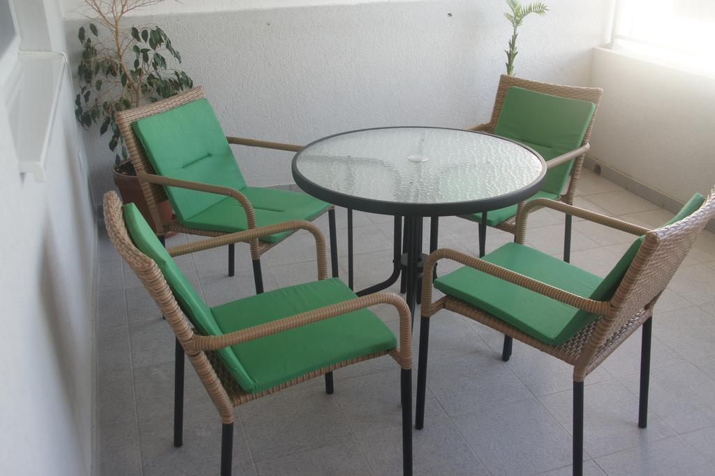 Apartments Kuljace Sveti Stefan Bilik gambar