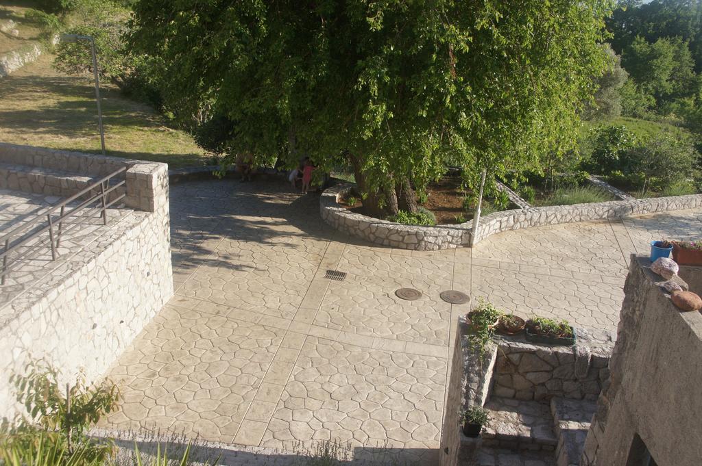 Apartments Kuljace Sveti Stefan Bilik gambar